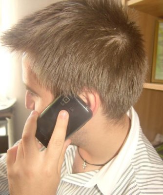 Tarifele în roaming îi fac pe 28 la sută dintre europeni să închidă telefoanele în altă ţară